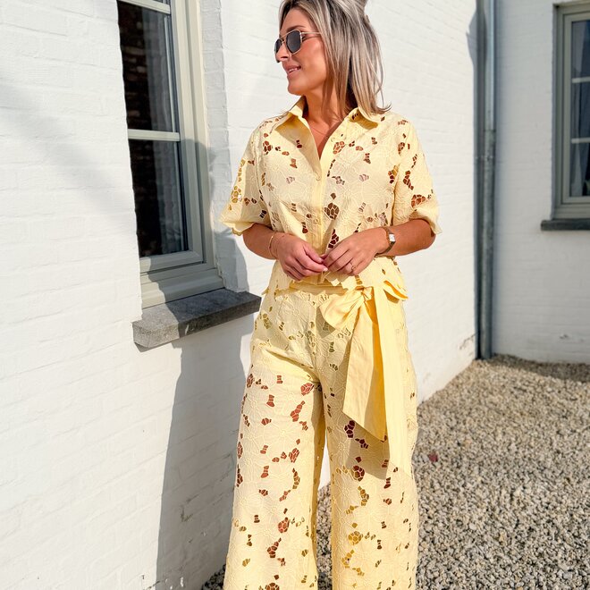 Blush flow set yellow