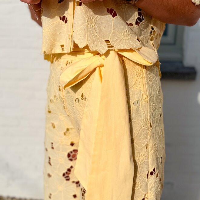 Blush flow set yellow