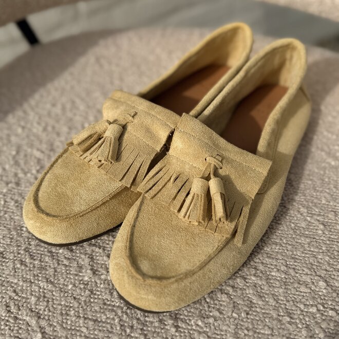 Yellow fringe mocassin
