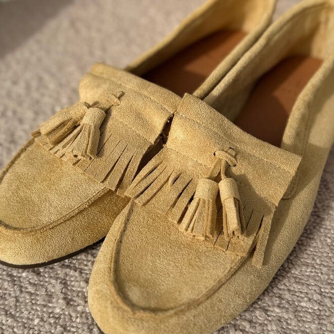 Yellow fringe mocassin