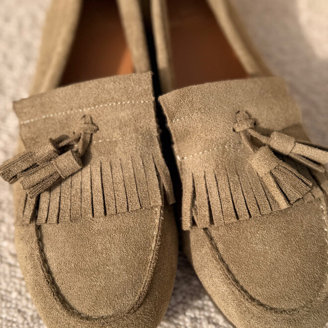 Olive fringe mocassin
