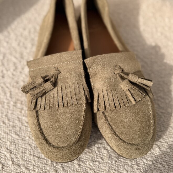 Olive fringe mocassin