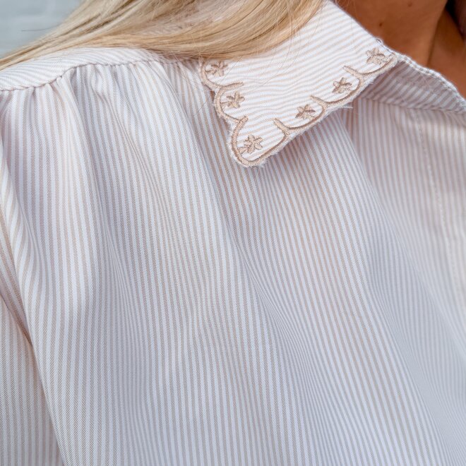Ella beige hemdje