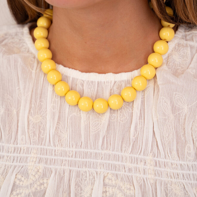 Yellow necklace with chunky beads