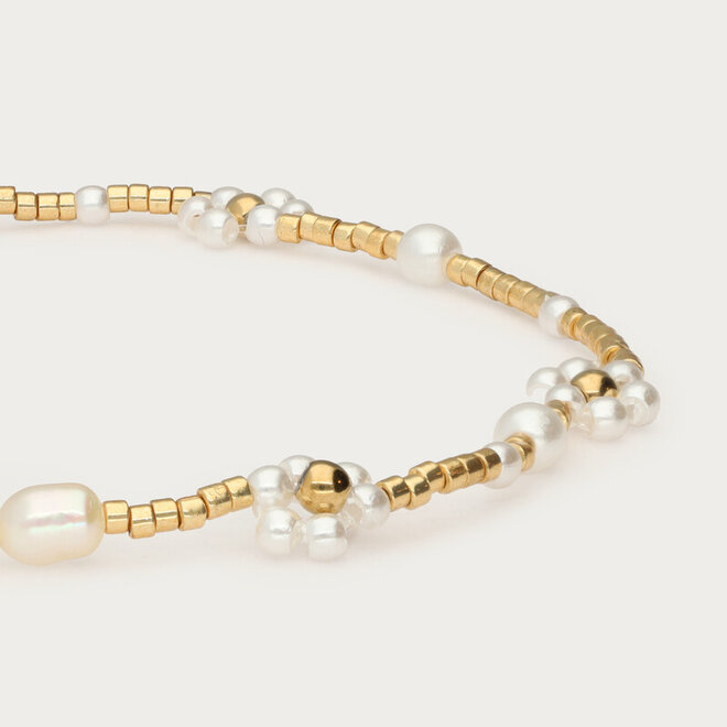 Botanical elastic bracelet with freshwater pearl flowers