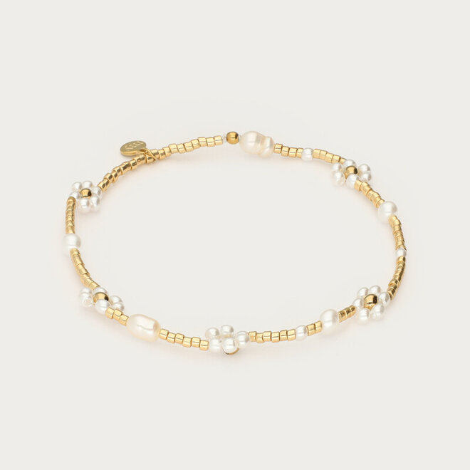 Botanical elastic bracelet met zoetwaterparel bloemen
