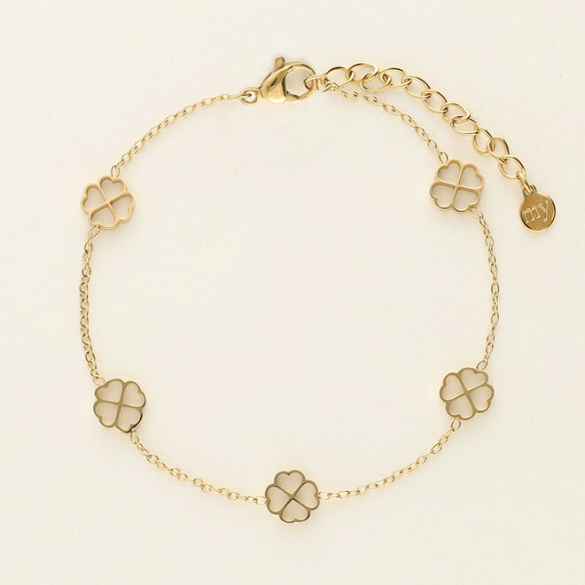 Bracelet with clovers