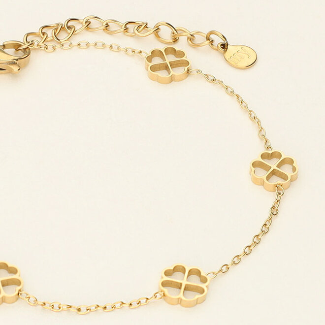 Bracelet with clovers