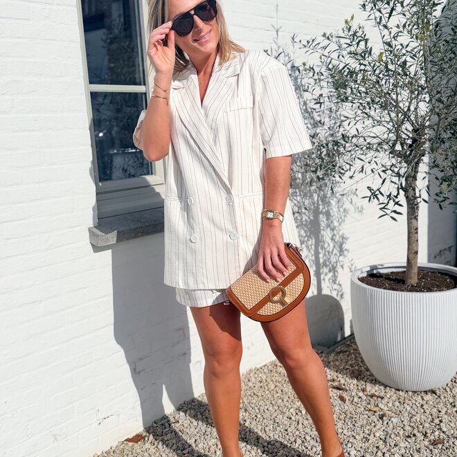 The stripe set sand