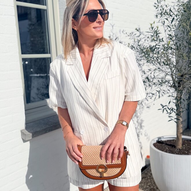 The stripe set sand