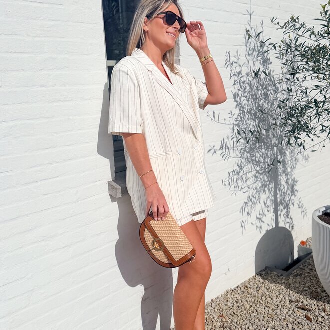 The stripe set sand