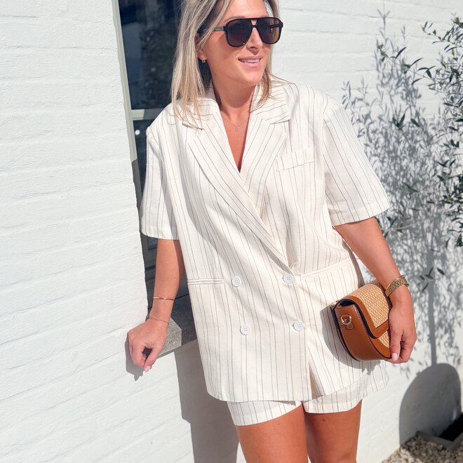 The stripe set sand