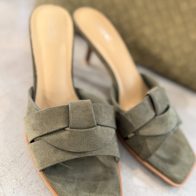 Kaki heel slip on