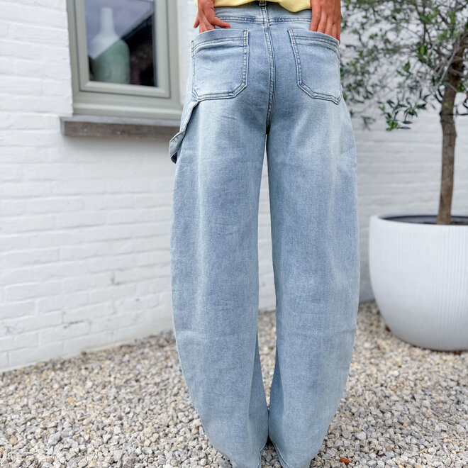 Loving line barrel jeans