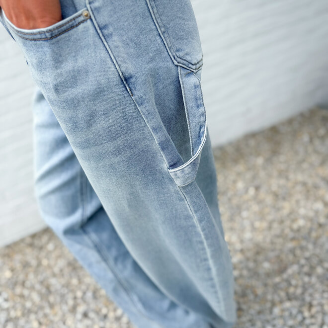 Loving line barrel jeans