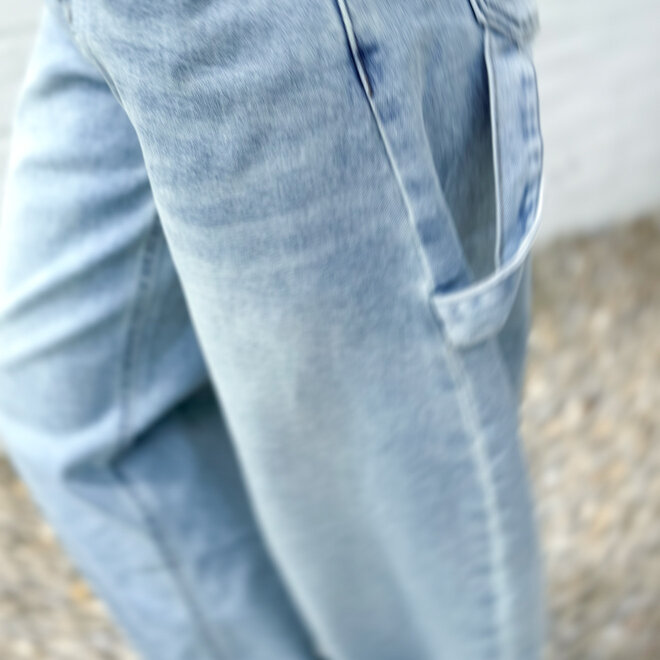 Loving line barrel jeans