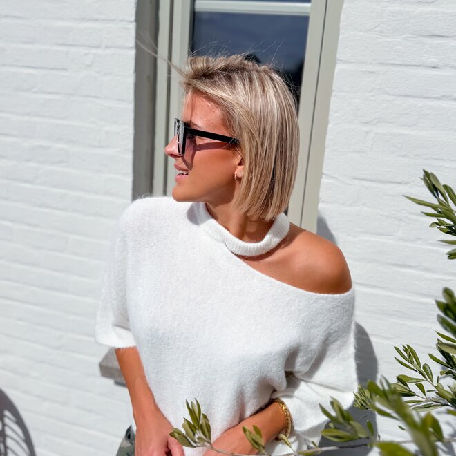 *Detail pull Off-White