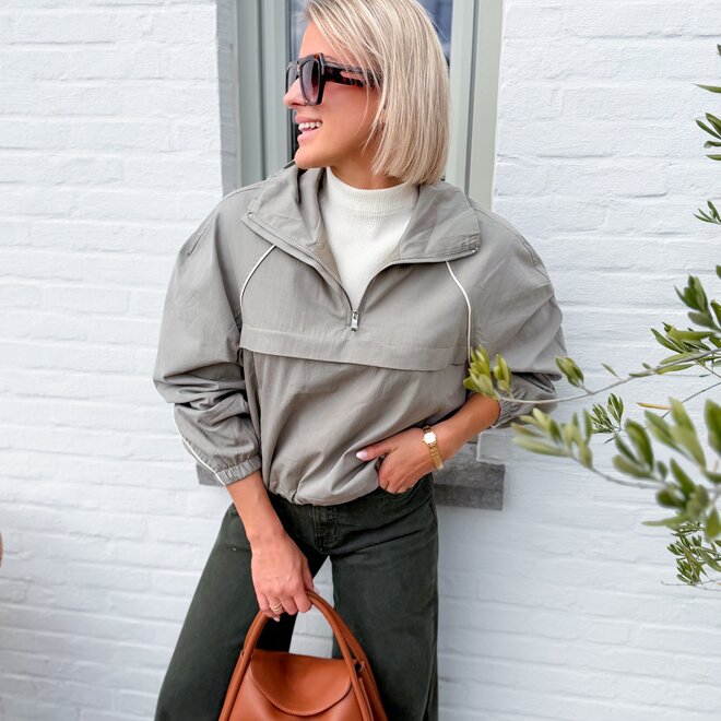 *The zip jacket kaki