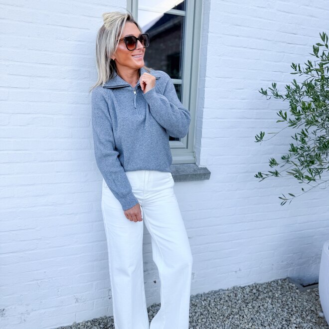 *Half-Zip Grey Pull