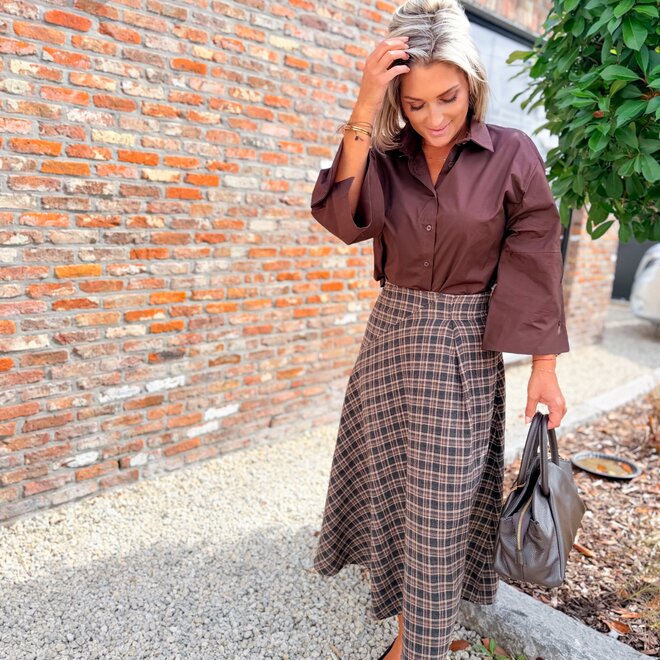 *Long checkered skirt