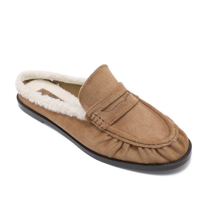 *Teddy loafer camel