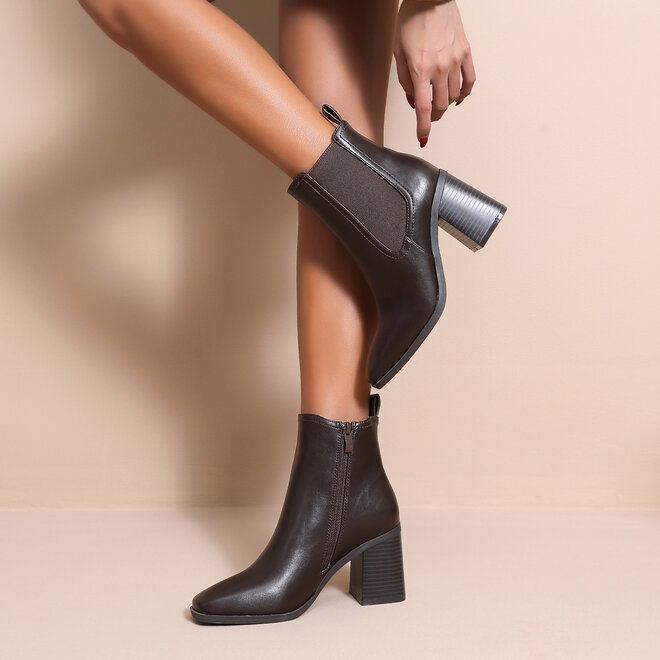 *Brown heel boot