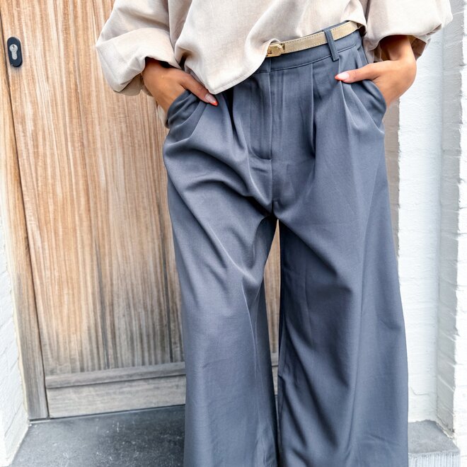 *Clean trouser grey