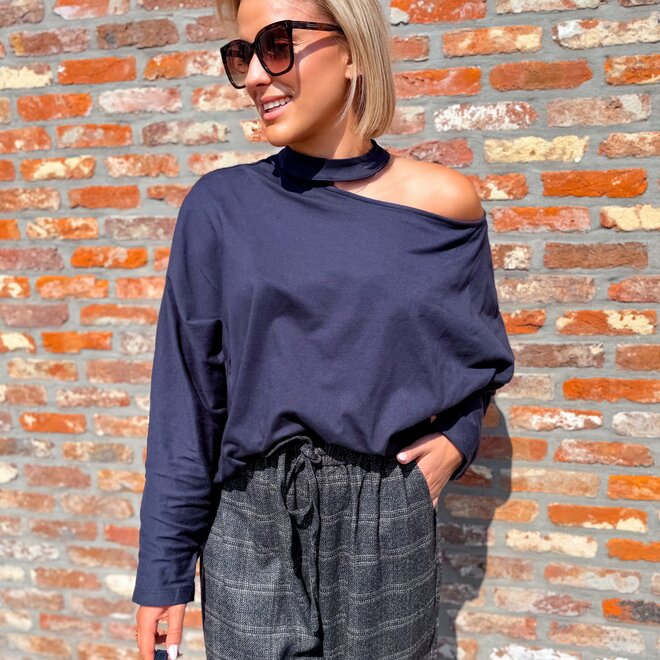 *Sleek shoulder shirt navy