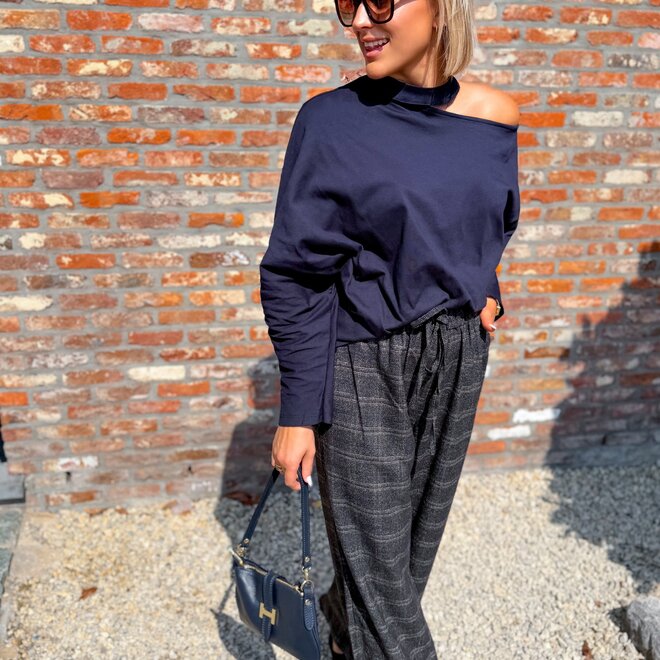 *Loose-fit plaid trouser