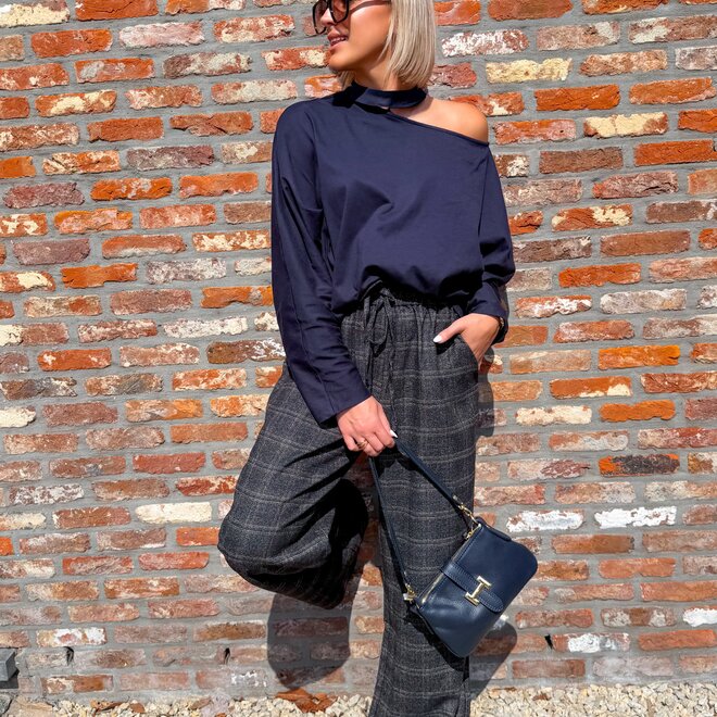 *Loose-fit plaid trouser