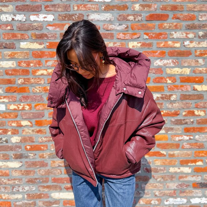 *Leather look puff jacket bordeaux