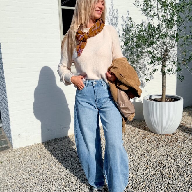 *The button sleeve beige