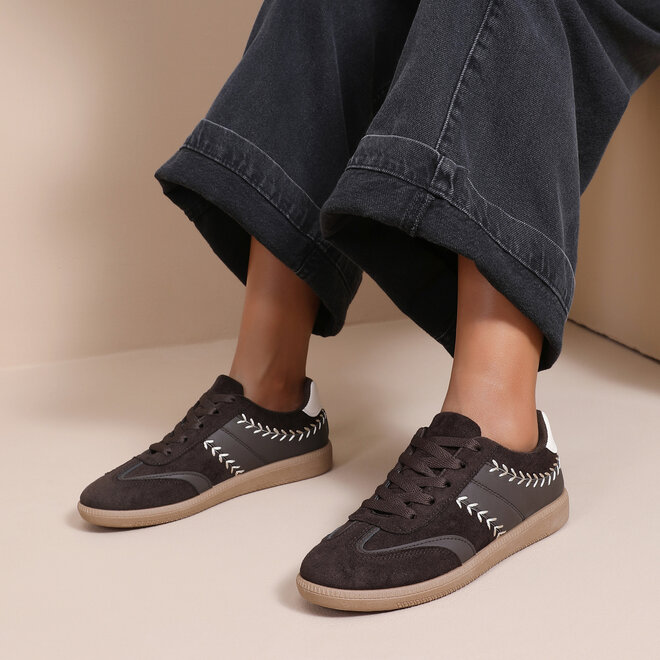 *Stitch sneaker brown