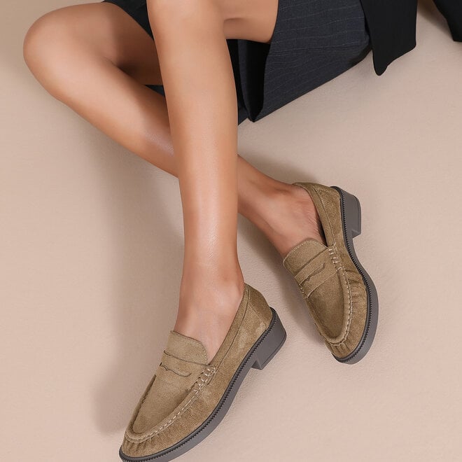* Higher up loafer camel
