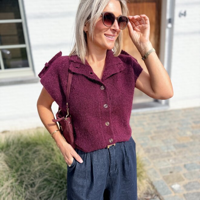 *Statement detail pull burgundy