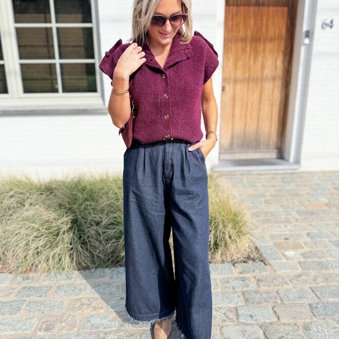 *Frayed denim pants