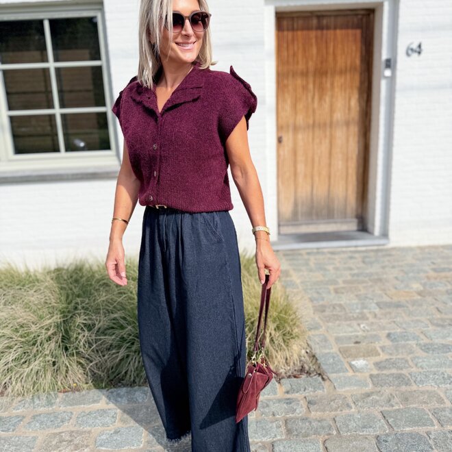 *Frayed denim pants