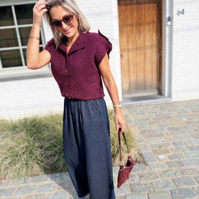 *Frayed denim pants
