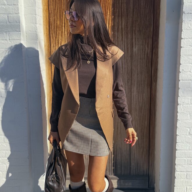*The basic turtle neck brown