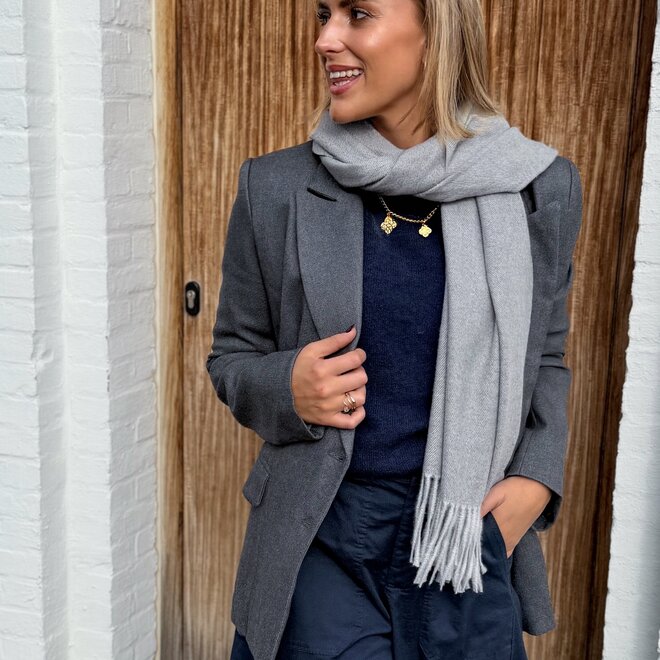 *Grey scarf