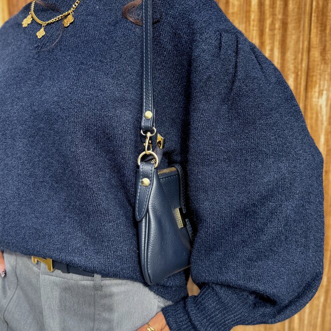 *Soft v-neck knit Navy