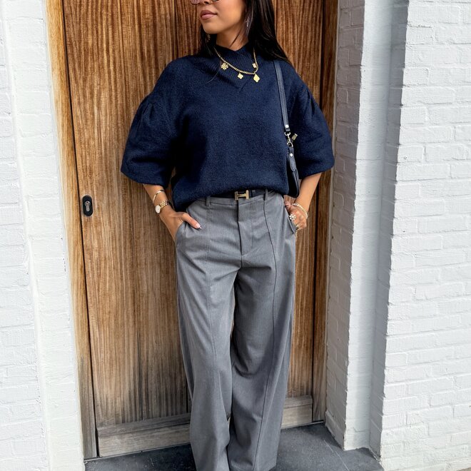 *Soft v-neck knit Navy