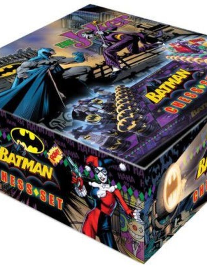 The Noble Collection Batman Chess Set (Batman Vs Joker)