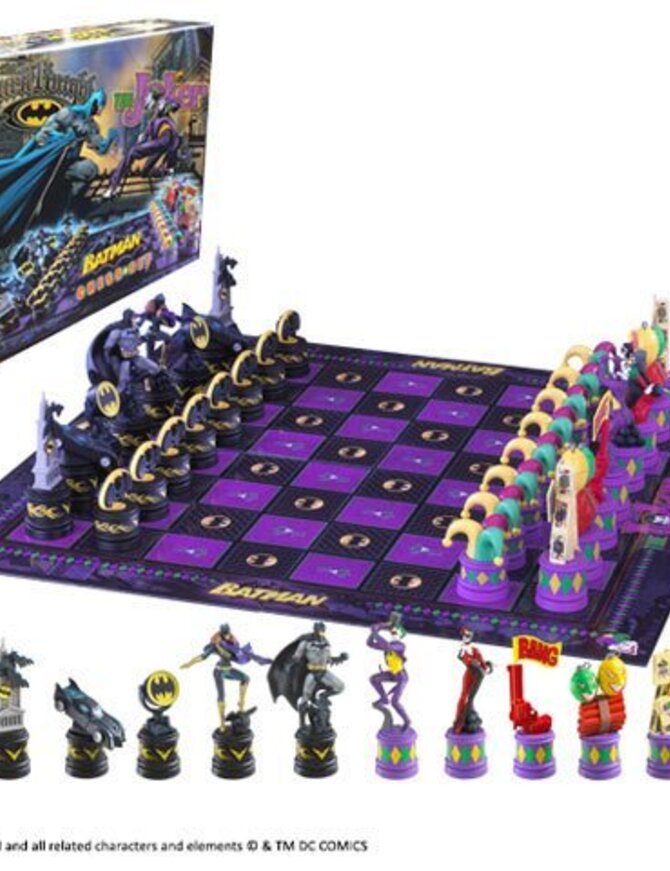 The Noble Collection Batman Chess Set (Batman Vs Joker)