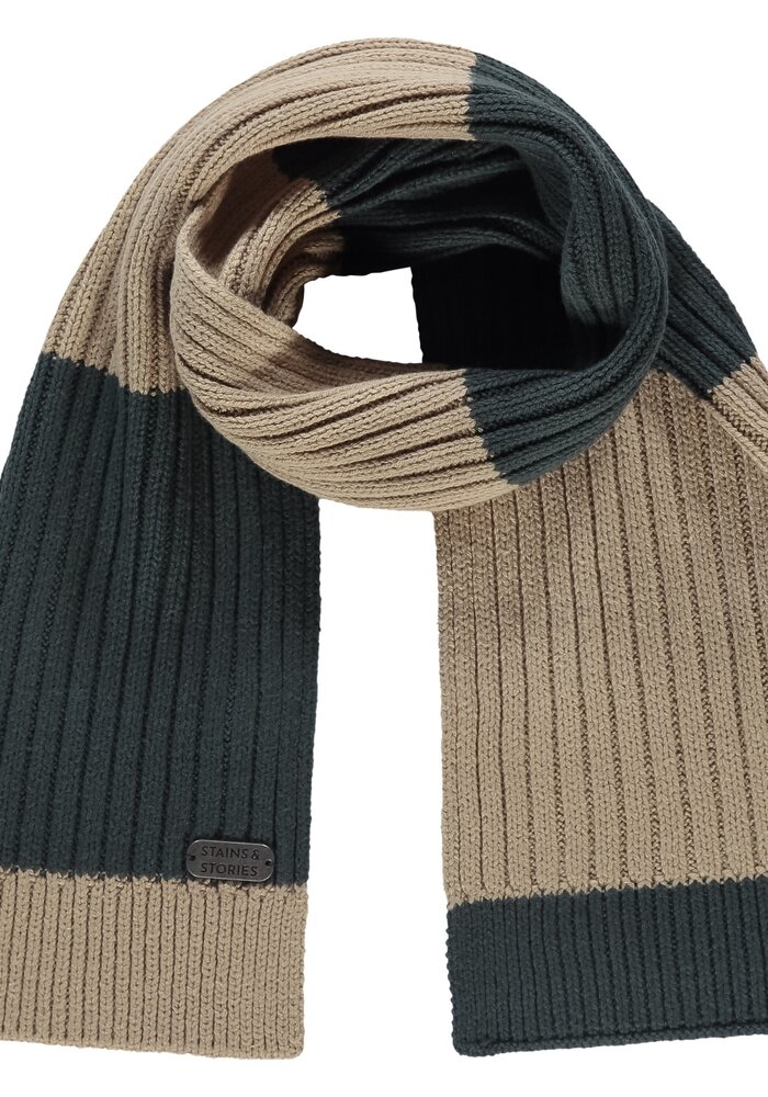 Stains and Stories boys scarf pine