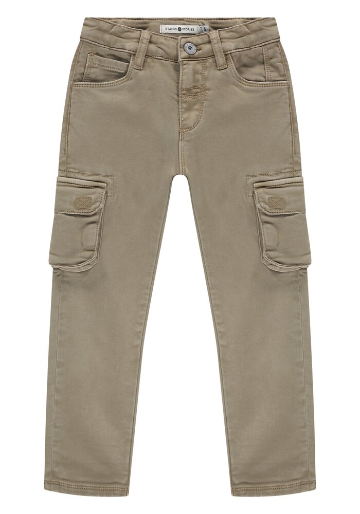 Stains and Stories boys worker Sand