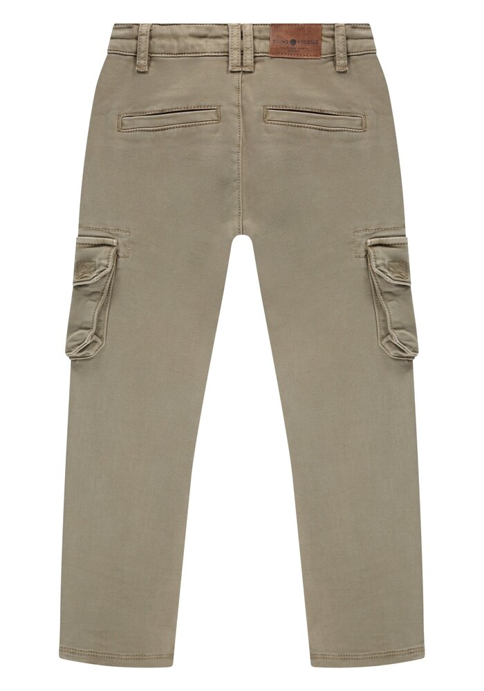 Stains and Stories boys worker Sand