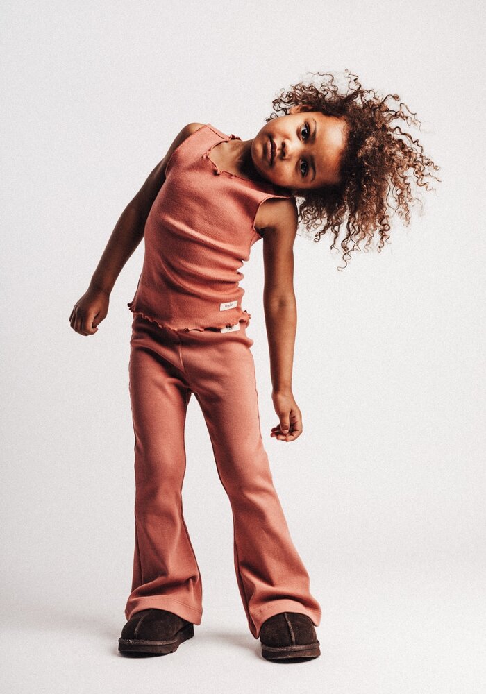 Baje Studio Jutia Red mahagony