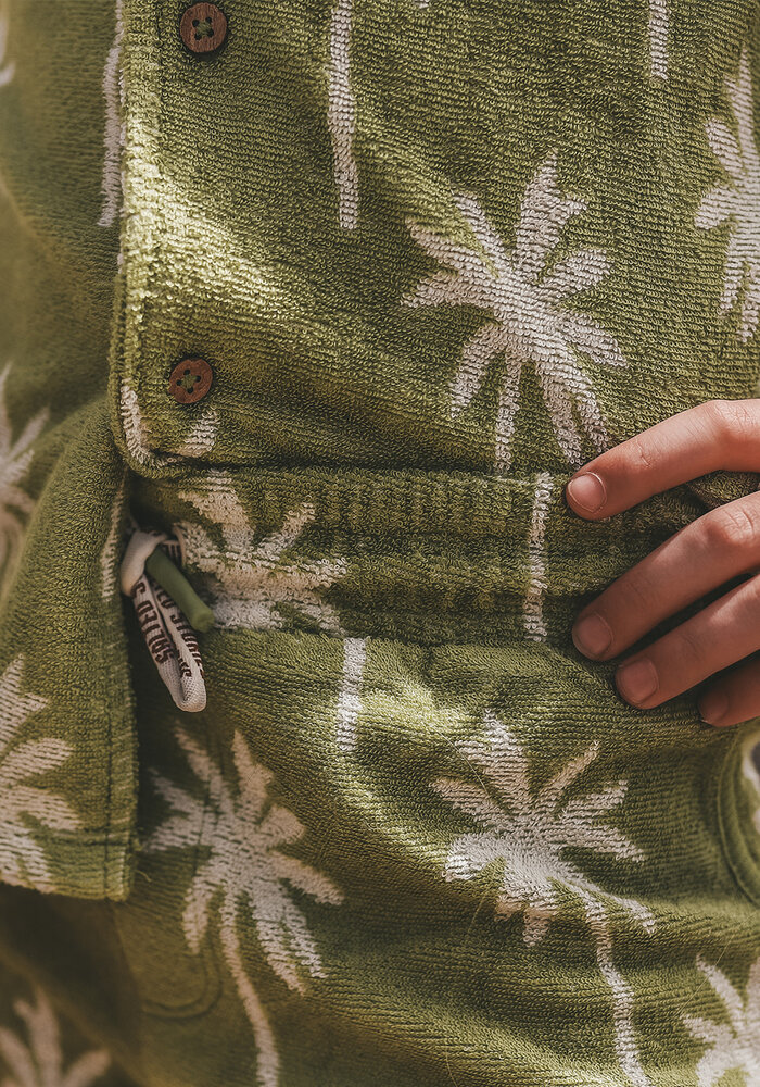 Salted Stories Beach Palms | Shorts Iguana