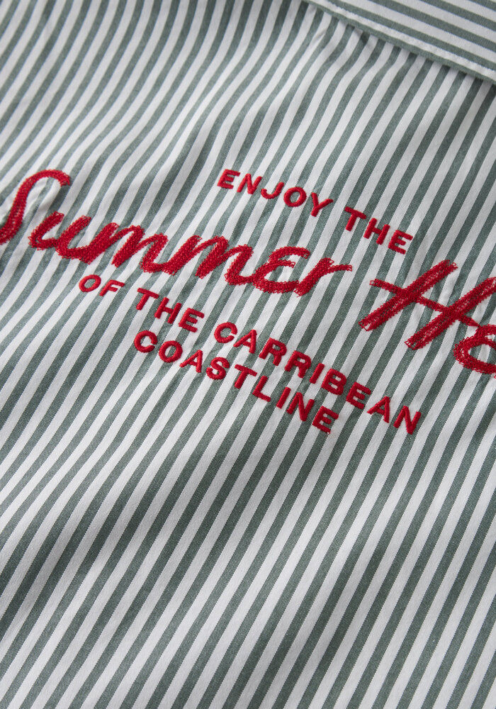 name it NKMHERNI SS OVERSHIRT Garden Topiary EMBR. URBAN RED